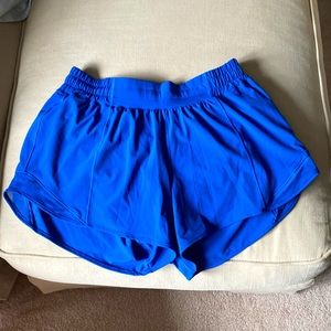 Lululemon Hotty Hot 2.5” inseam, low rise, size 8